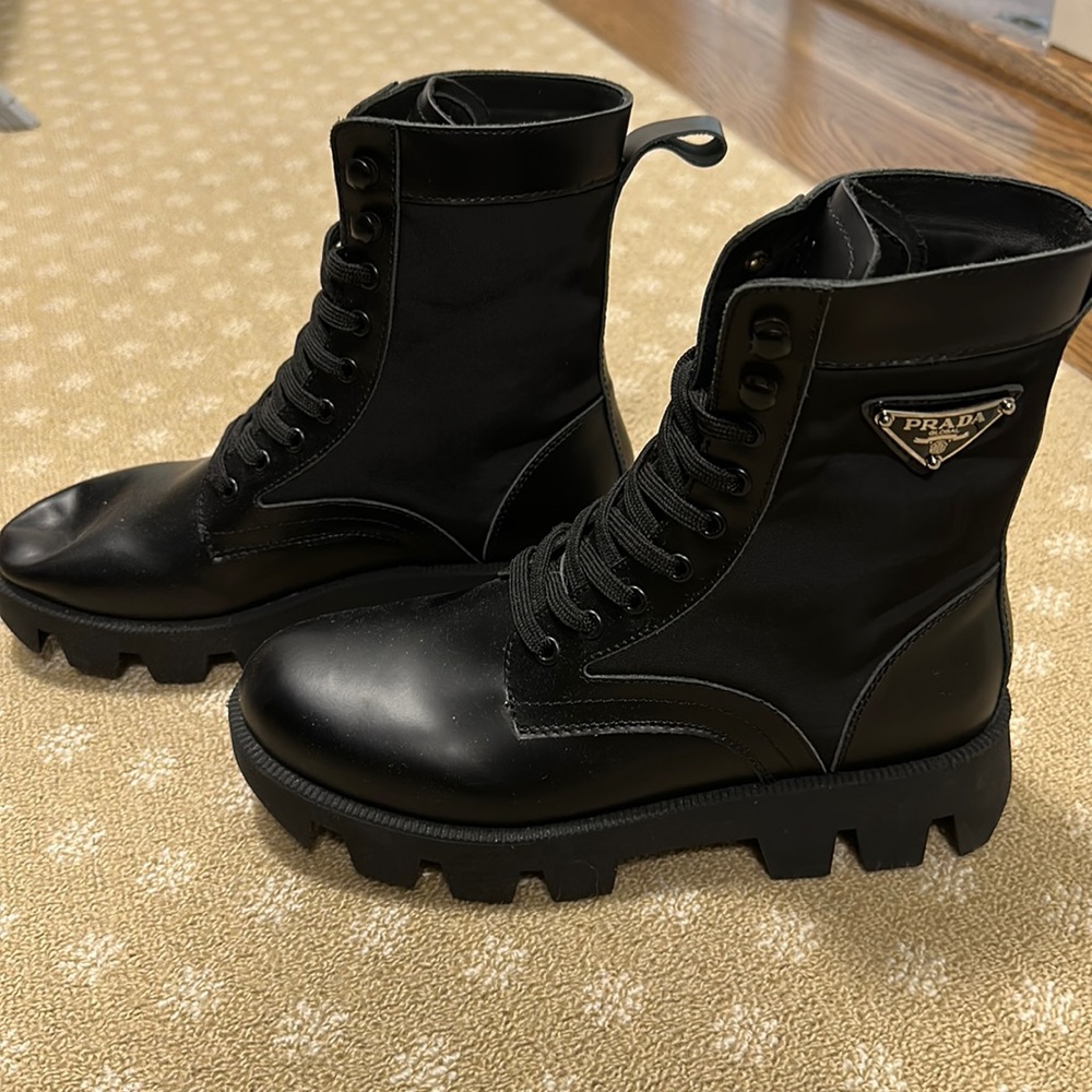 Prada boots NEVER WORN 38